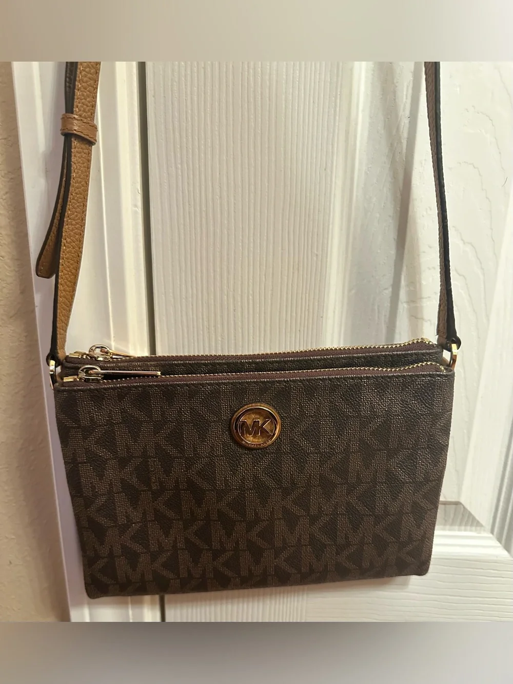 Michael Kors Crossbody Bag-Like New - Picture 11 of 12